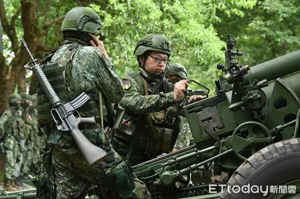 ▲▼國軍漢光41號演習，206旅後備軍人臨戰訓練，105榴砲砲操+教召員演練射擊。（圖／記者李毓康攝）
