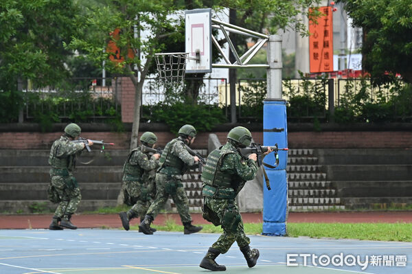 ▲▼國軍漢光41號演習，206旅後備軍人臨戰訓練，105榴砲砲操+教召員演練射擊。（圖／記者李毓康攝）