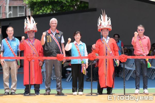 ▲▼吉安鄉長游淑貞陪同原民會參事、立委鄭天財等人共同主持啟用典禮，場面隆重熱烈。（圖／吉安鄉公所提供，下同）