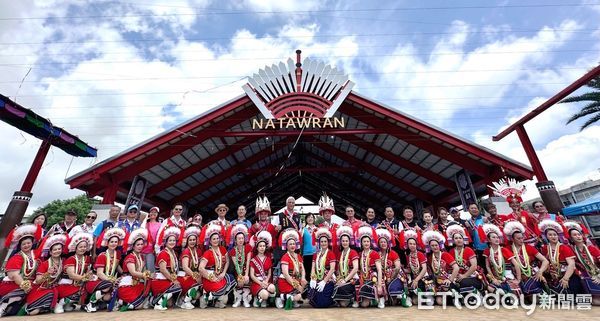 ▲▼吉安鄉長游淑貞陪同原民會參事、立委鄭天財等人共同主持啟用典禮，場面隆重熱烈。（圖／吉安鄉公所提供，下同）