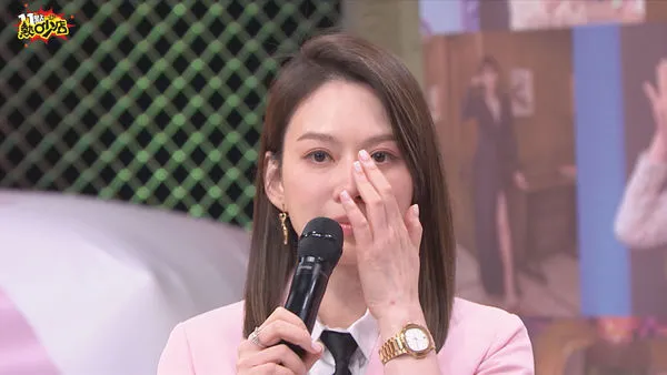 ▲▼  Melody（左）最後一次主持《11點熱吵店》難掩悲傷情緒，沈玉琳謝謝搭檔5年的合作 。（圖／TVBS提供）