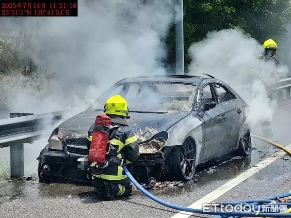 ▲國道3號名間交流道出口匝道稍早發生火燒車案。（圖／記者高堂堯翻攝）