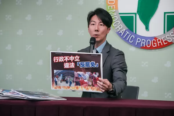 ▲▼民進黨發言人吳崢「吸血花蓮國？花人民納稅錢反罷免 傅崐萁夫婦無法無天」記者會。（圖／民進黨提供）