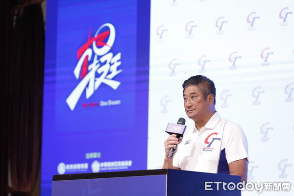 ▲▼2025年三級棒球國家代表隊誓師大會，U12、15、18三支球隊成員，及總統府副秘書長何志偉、教育部政務次長張廖萬堅以及棒協理事長辜仲諒出席。（圖／記者湯興漢攝）