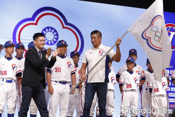 ▲▼2025年三級棒球國家代表隊誓師大會，U12、15、18三支球隊成員，及總統府副秘書長何志偉、教育部政務次長張廖萬堅以及棒協理事長辜仲諒出席。（圖／記者湯興漢攝）