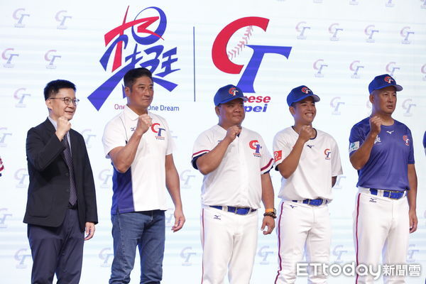 ▲▼2025年三級棒球國家代表隊誓師大會，U12、15、18三支球隊成員，及總統府副秘書長何志偉、教育部政務次長張廖萬堅以及棒協理事長辜仲諒出席。（圖／記者湯興漢攝）