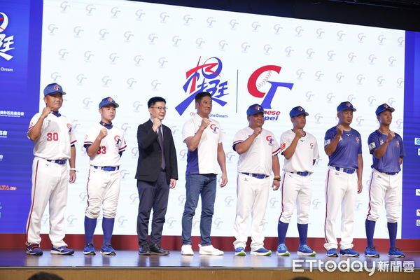 ▲▼2025年三級棒球國家代表隊誓師大會，U12、15、18三支球隊成員，及總統府副秘書長何志偉、教育部政務次長張廖萬堅以及棒協理事長辜仲諒出席。（圖／記者湯興漢攝）