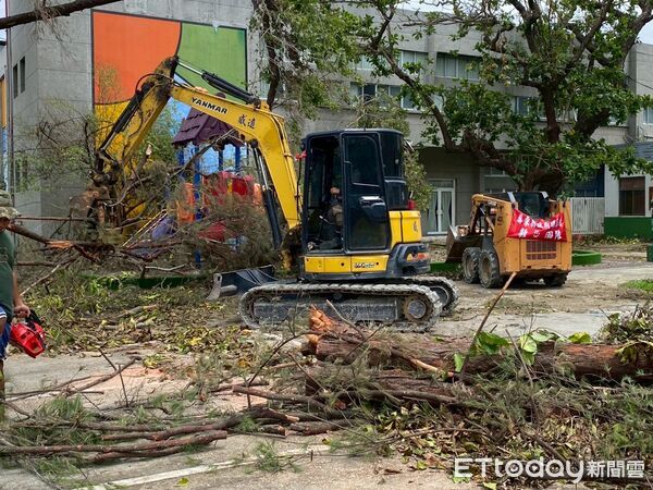 ▲屏東縣政府連日動員前進台南與嘉義災區協助救援與清理作業。（圖／屏東縣政府提供）