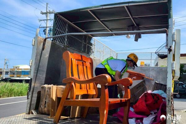 ▲▼內政部派1,350 位替代役青年搭乘40部專車，分批前往台南、嘉義、雲林等災後現場。（圖／內政部提供）