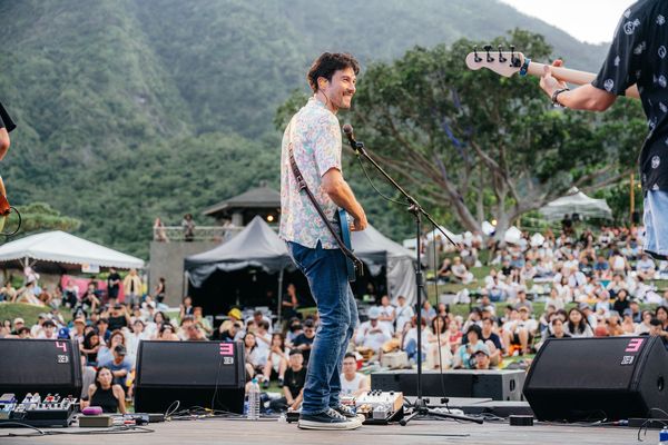 ▲▼觀眾熱情迎接鳳小岳的到來。（圖／東海岸大地藝術節月光海音樂會提供）