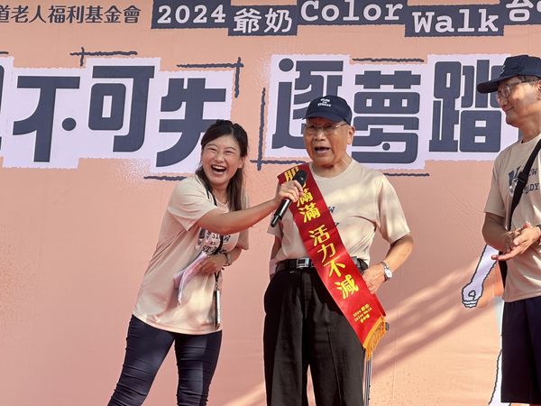 ▲弘道「爺奶Color Walk」號召千人東海大學健走趣。（圖／弘道老人福利基金會提供）