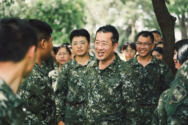 ▲▼顧立雄14日下午慰問參與災後復原任務的國軍官兵  。（圖／國防部提供）