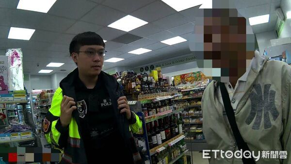 ▲見面要先買點數卡？阿伯險上鉤。（圖／記者楊晨東翻攝）