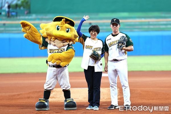 ▲台鋼雄鷹台東主場四場賽事，縣長饒慶鈴爭取縣民回饋票。（圖／台東縣政府提供）