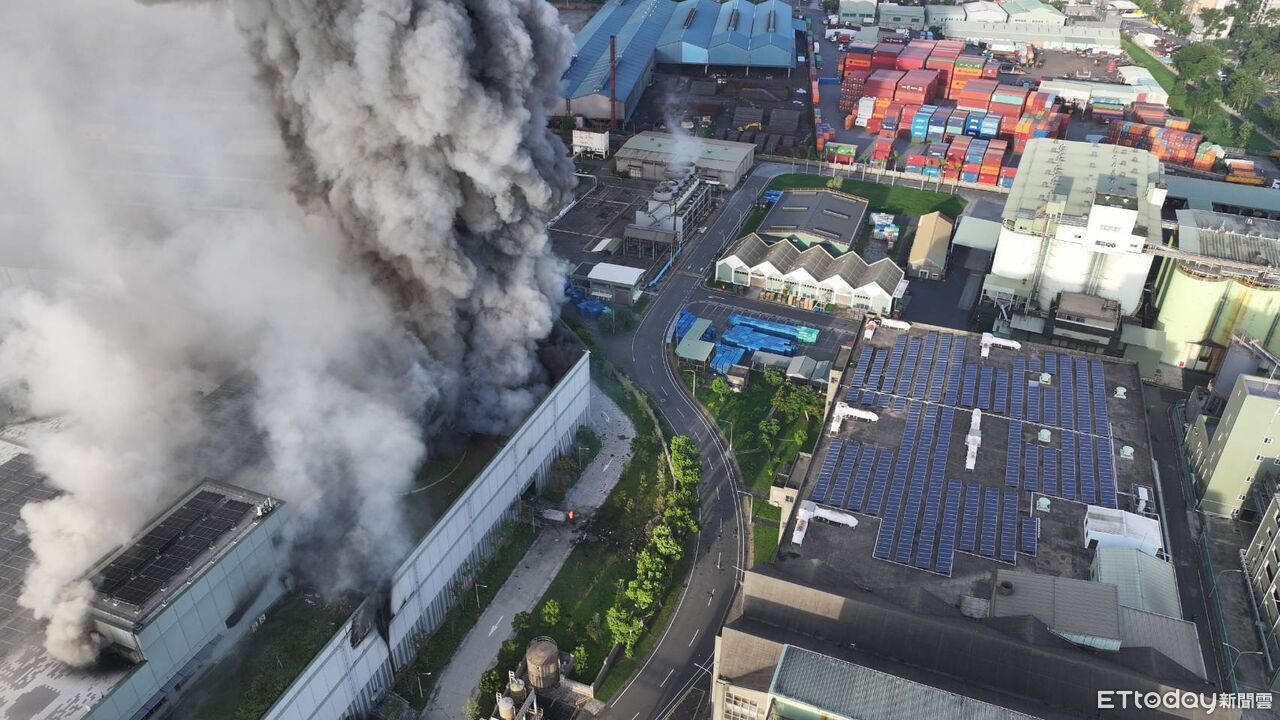 高雄電池廠爆炸「大門炸開」15傷！員工急逃命　1人仍留院觀察