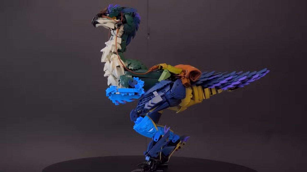 ▲▼《魔物獵人：荒野》粉絲用樂高神還原「鷺鷹龍」。（圖／翻攝自YouTube／MitchBuilds）