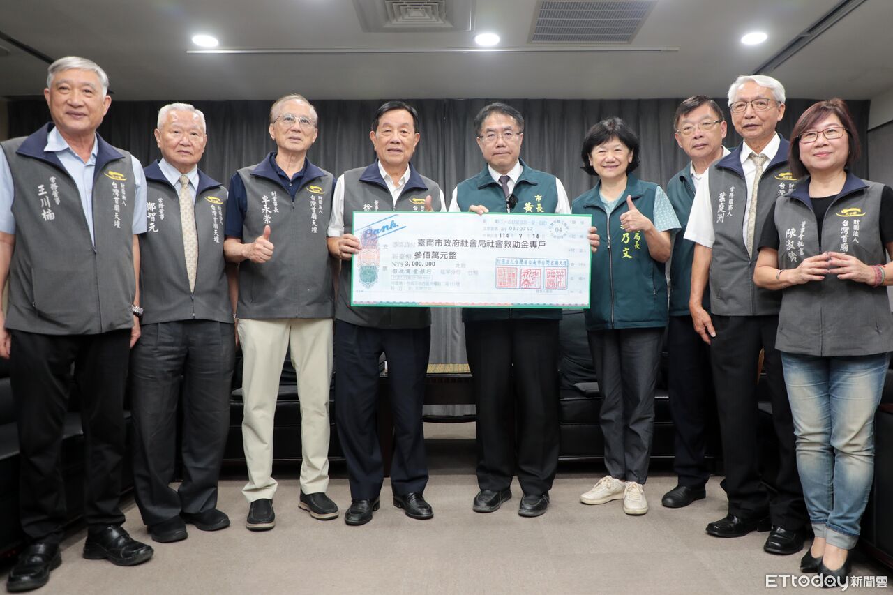 首廟天壇捐300萬助台南風災重建　黃偉哲頒狀感謝：宗教界典範