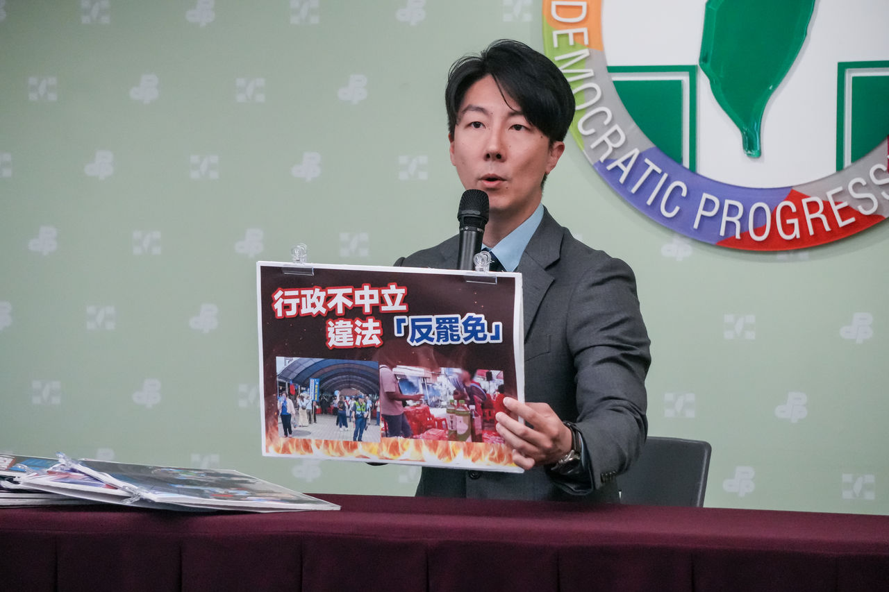 花蓮縣府拿納稅錢辦反罷免？邀請卡現AB版　綠：傅崐萁真的急了