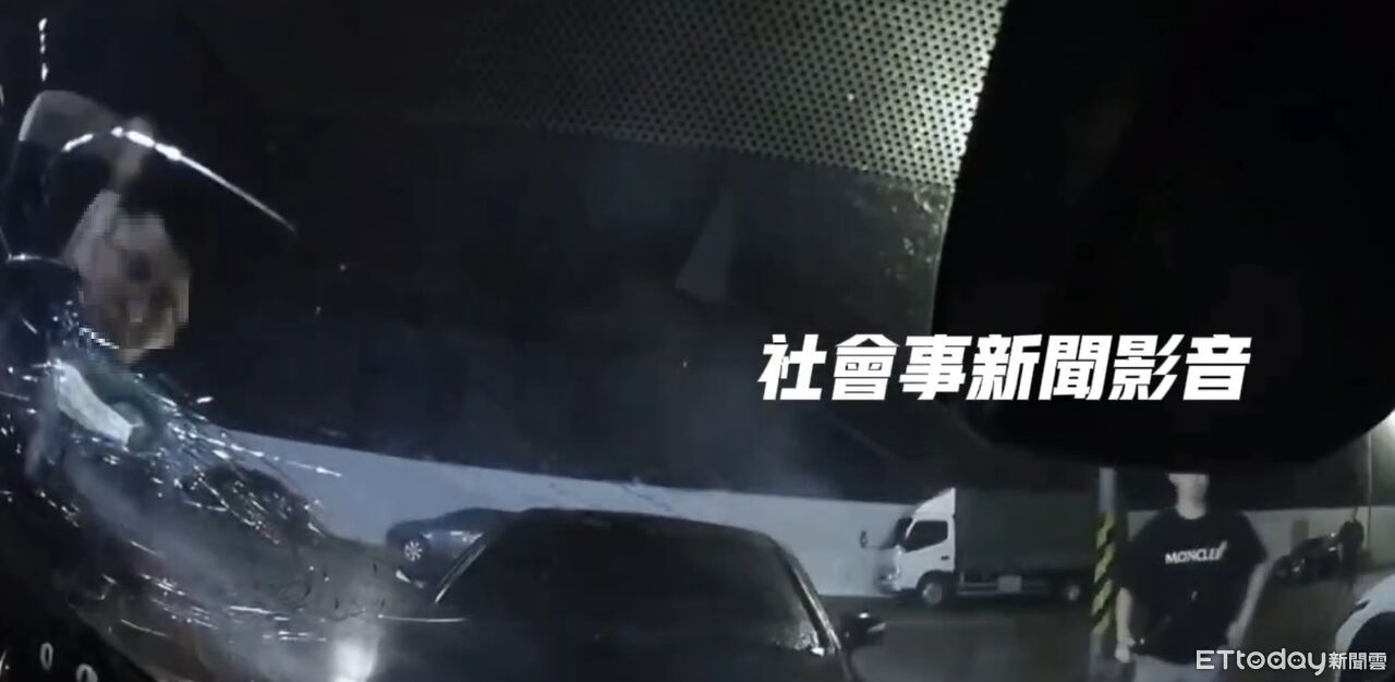 「不知乘客去台中談判」台南超衰運將愛車遭撞、狠砸　慘狀曝光