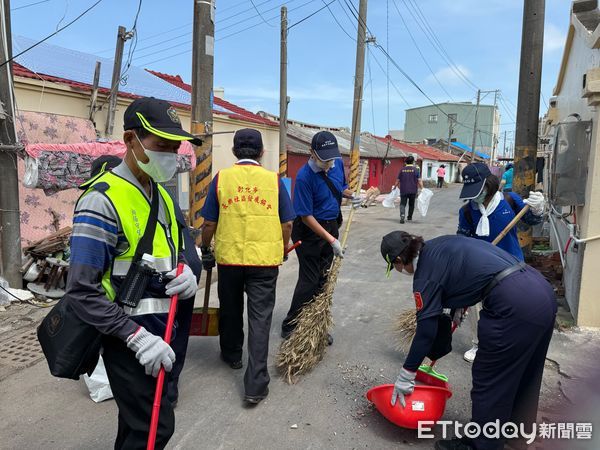 ▲彰化縣整合各局處及民間單位出動62人及大型機具挺進台南災區。（圖／縣府提供）