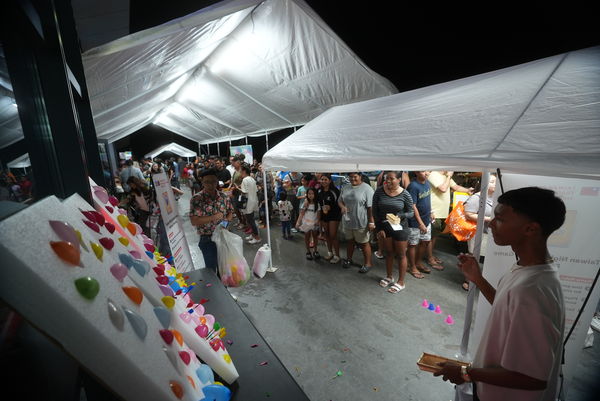 ▲屆展覽首次於帛琉當地舉辦夜市小遊戲活動，成功引爆熱潮，現場人流絡繹不絕。(圖／貿協提供) 