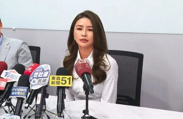 最美董座徐培菁在律師陪同下，於5月20日召開記者會，指控張時嘉偵訊不當。（鏡新聞提供）