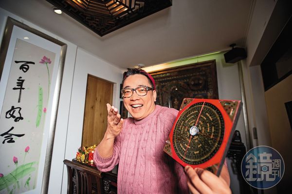 詹惟中因看風水沒帶羅盤引發客戶不滿。