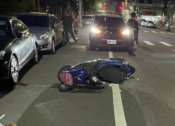 ▲彰化70歲女騎士閃貓自摔釀骨折送醫。（圖／記者唐詠絮翻攝）