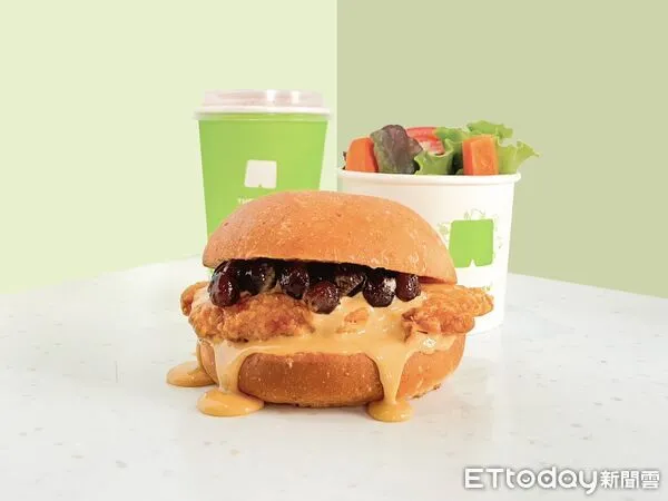 ▲▼樂檸漢堡推出3款珍奶堡。（圖／業者提供）