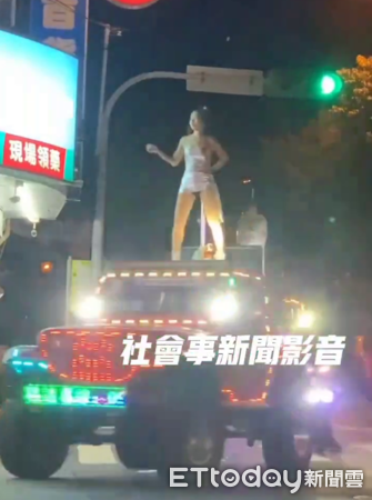 ▲埔里鎮男子慶生，竟被五花大綁在電音鋼管車隊上隨辣妹熱舞遊街。（圖／翻攝「社會事新聞影音」）