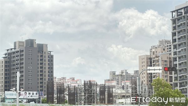 ▲▼14期房市,摩鐵,紀家,崇德八路二段,            。（圖／記者陳筱惠攝）