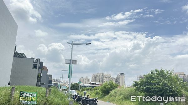 ▲▼14期房市,摩鐵,紀家,崇德八路二段,            。（圖／記者陳筱惠攝）