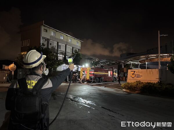 ▲▼ 超級電池廠爆炸狂燒27hrs！火終於滅了　高雄最新空品監測曝光。（圖／記者賴文萱翻攝）