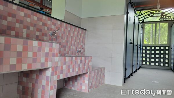 ▲▼花蓮今年有15所學校老舊廁所徹底改善，提供學生優質如廁環境。（圖／花蓮縣政府提供，下同）