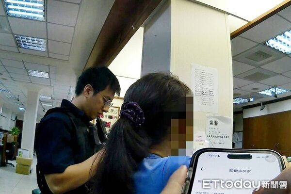▲桃園市蕭姓婦人欲匯款百萬至泥泊爾建廟求功德。（圖／大園警分局提供、下同）