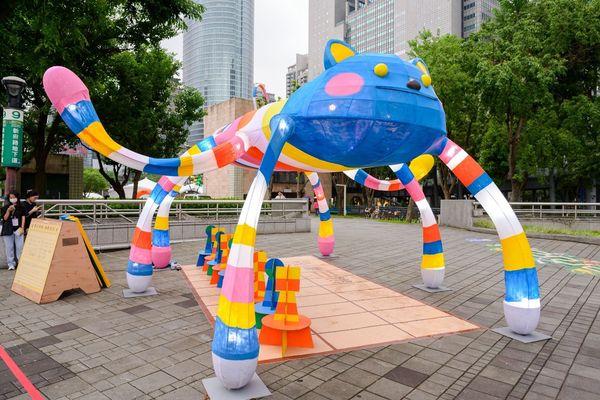 仿生獸現身市民廣場！新北兒藝節「精靈谷」打造怪獸藝術樂園（圖／新北市政府文化局提供）