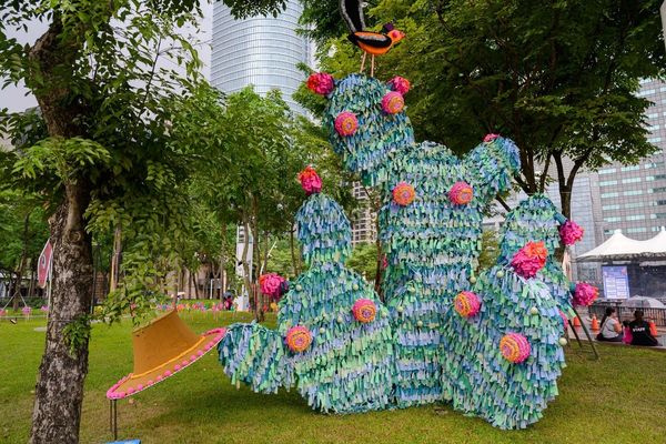 仿生獸現身市民廣場！新北兒藝節「精靈谷」打造怪獸藝術樂園（圖／新北市政府文化局提供）