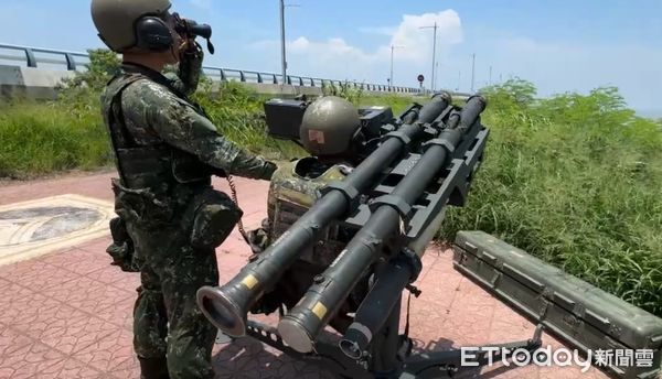▲陸軍金門防衛指揮部今日上午執行「縱深陣地逐次抵抗」演練。（圖／記者林名揚翻攝）