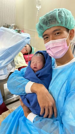 ▲蔡允潔生下兒子小福寶。（圖／紅心字會提供）