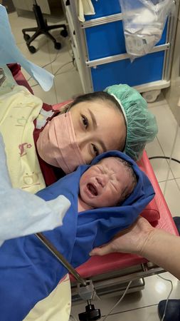 ▲蔡允潔生下兒子小福寶。（圖／紅心字會提供）