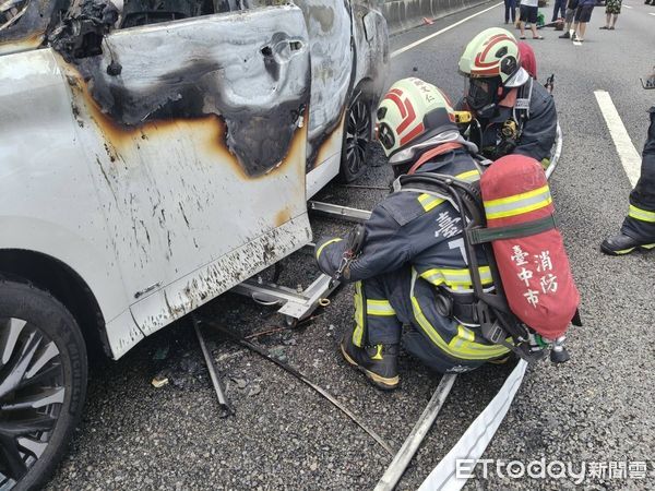 ▲▼台中火燒車。（圖／記者許權毅翻攝）