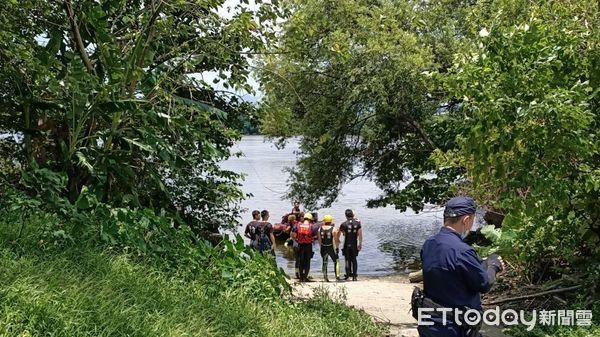 ▲新北市中和區華中橋下新店溪，有釣客驚見女浮屍。（圖／記者陳以昇翻攝）