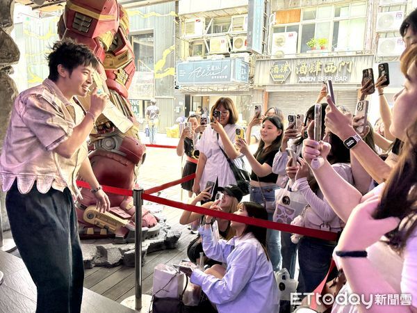 ▲▼小樂吳思賢和粉絲近距離互動。（圖／記者徐文彬）