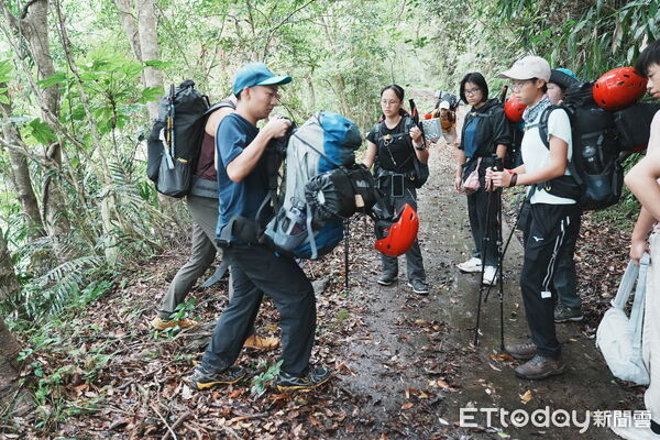 ▲▼Youth Camp活動由專業的登山教練帶領20位高中生在震災後剛完成修復開放的大禮和大同部落向山學習。（圖／太管處提供，下同）