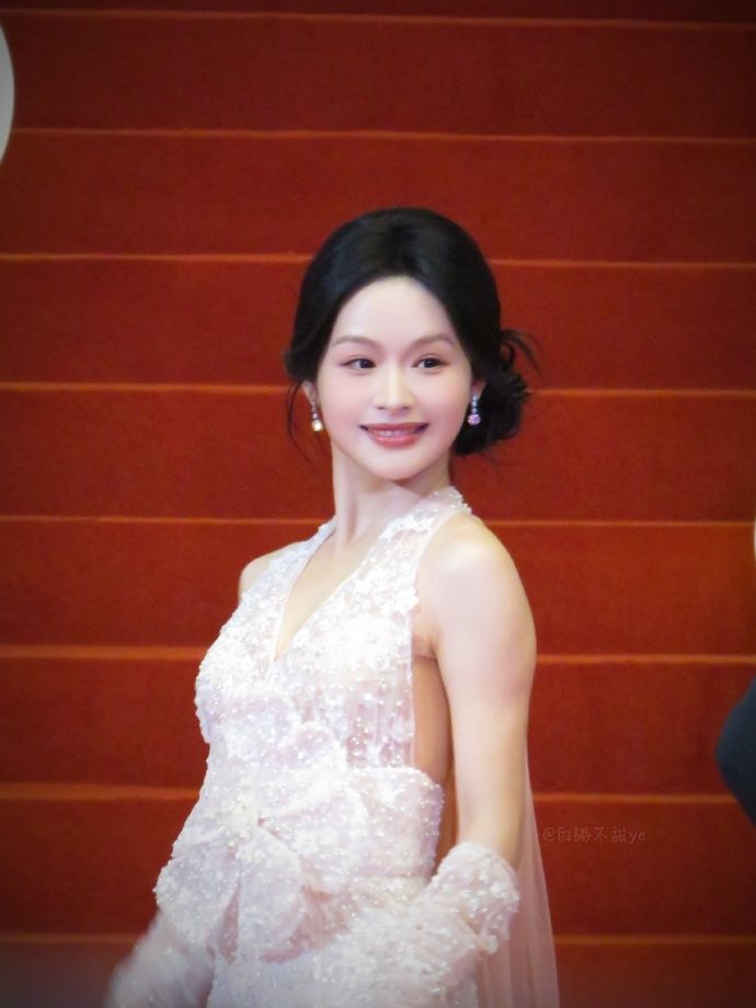 ▲▼余茵因演出短劇《好一個乖乖女》爆紅。（圖／翻攝自微博）