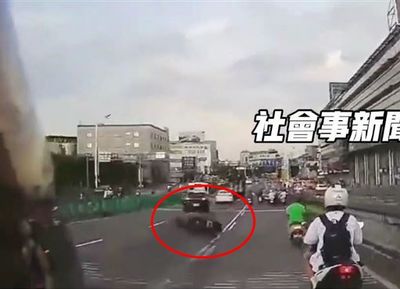 摔到義肢飛出！民權大橋「波浪路」害2人送醫　市府認錯：可國賠