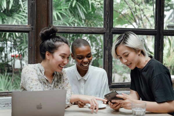 ▲▼聊天,語言,翻譯。（圖／取自免費圖庫Pexels）