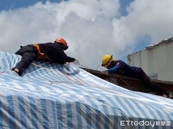 ▲台南市消防局15日下午召開記者會澄清災後人力動員傳聞，強調全屬自願參與。（記者林東良翻攝，下同）