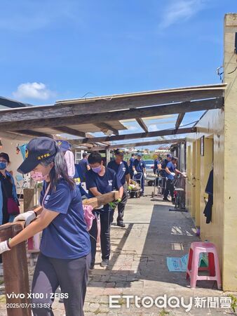 ▲台南市消防局15日下午召開記者會澄清災後人力動員傳聞，強調全屬自願參與。（記者林東良翻攝，下同）