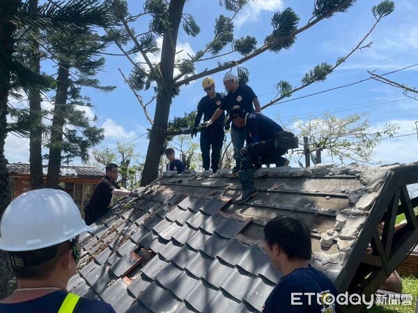 ▲台南市消防局15日下午召開記者會澄清災後人力動員傳聞，強調全屬自願參與。（記者林東良翻攝，下同）